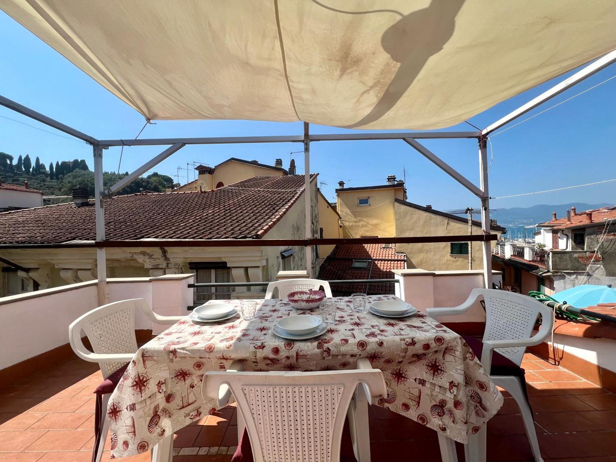 Terrazza Del Centro Apartment Леричи Екстериор снимка