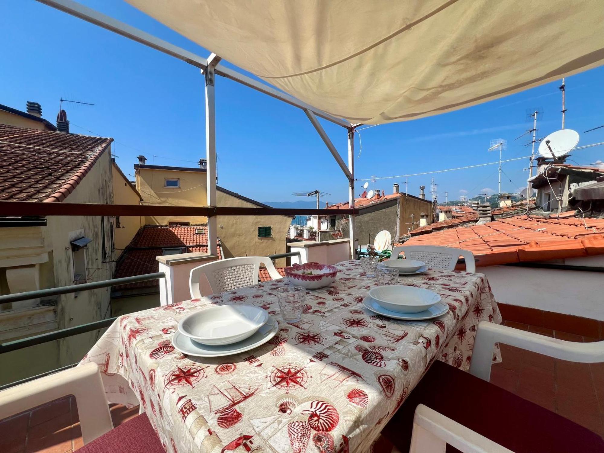 Terrazza Del Centro Apartment Леричи Екстериор снимка